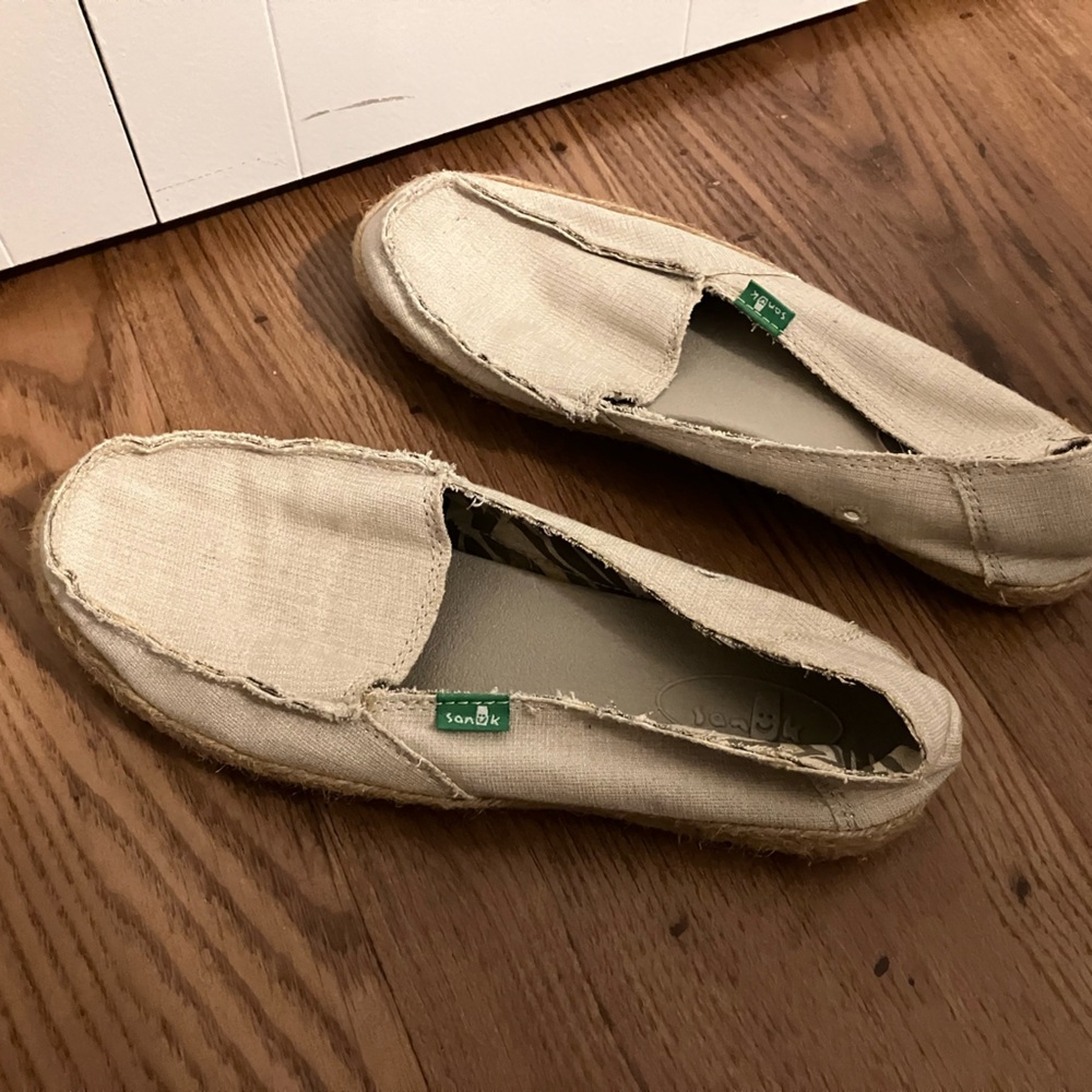Women’s EUC Sanuks size 7